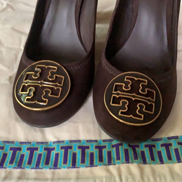 TORY BURCH Suede Logo Embellished “Meddie” Pump - Size 8 - Picture 4 of 9